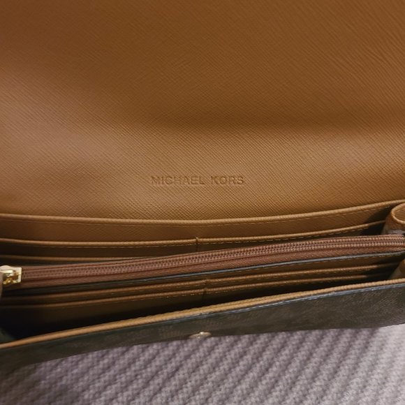 Michael Kors Wallet - Picture 3 of 3